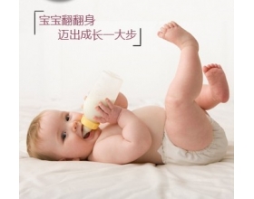 宝宝想翻身的三个“信号”
